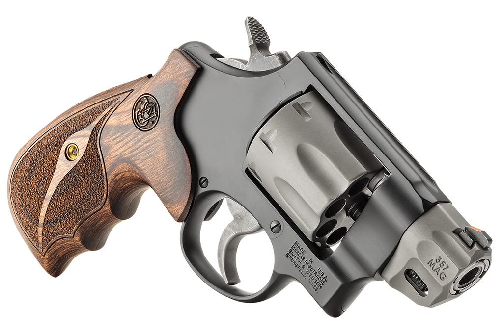 Smith and Wesson 327 Performance Center 3