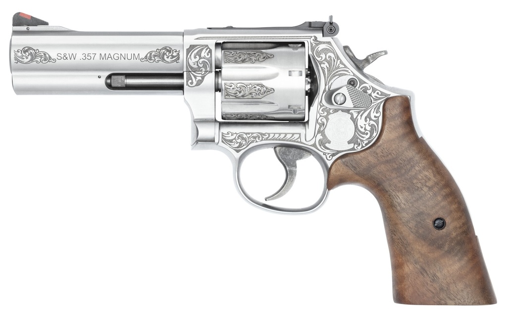 Smith and Wesson 686 Plus Engraved 2